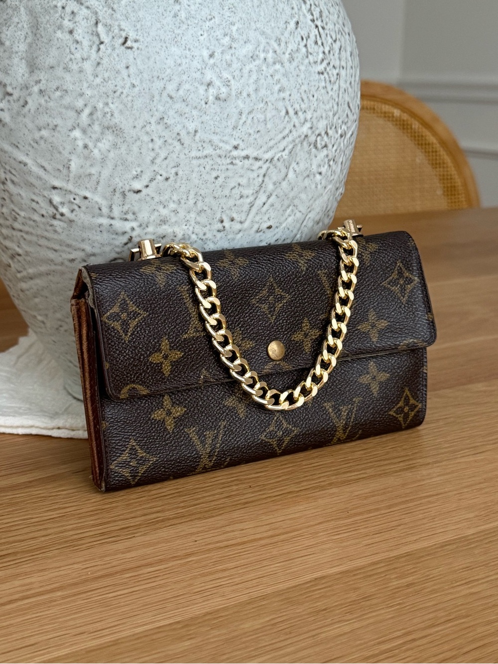 ✅AUTHENTIC✅LOUIS VUITTON WALLET ON A CHAIN - Picture 4 of 15